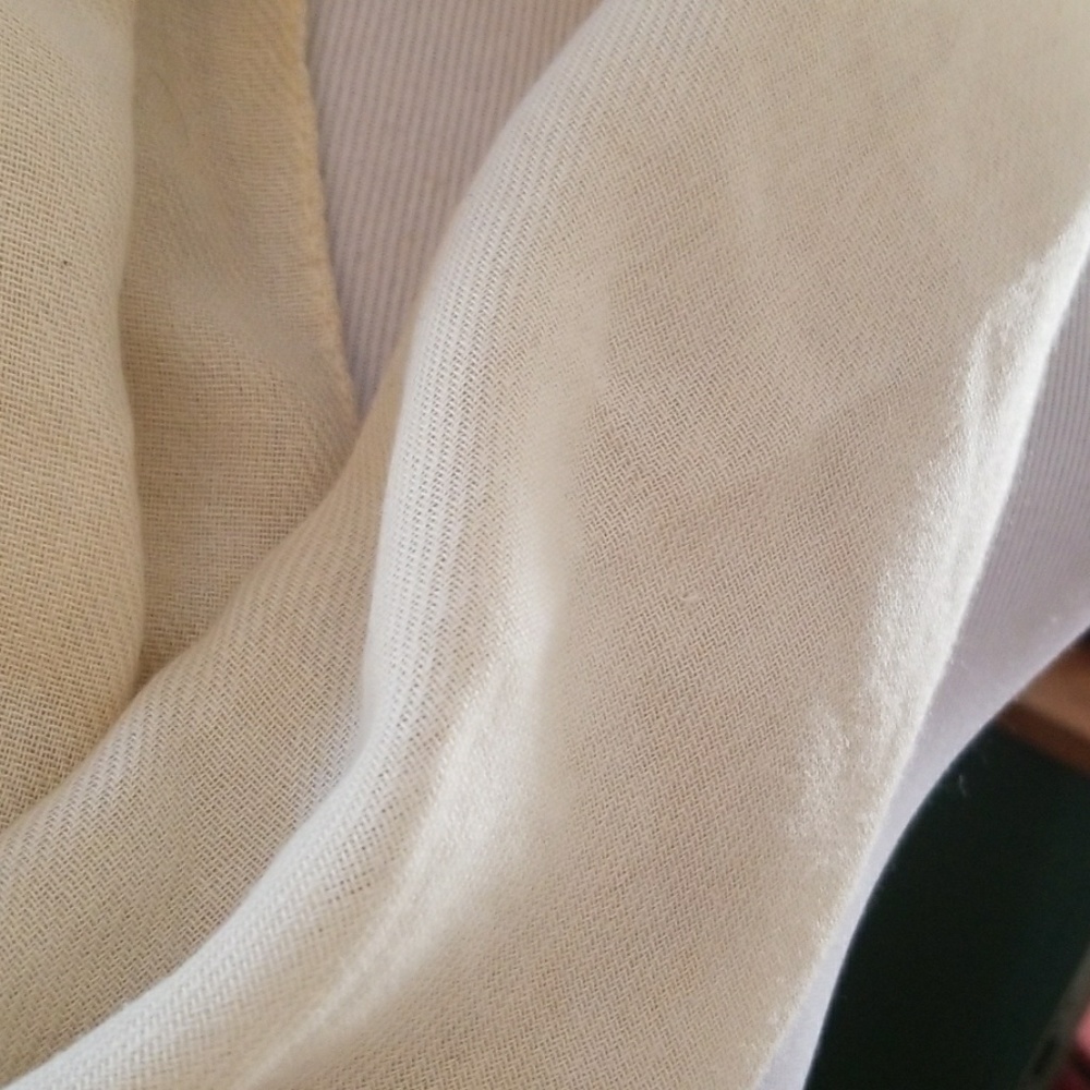 CREAM ๐ SCARF - Picture 2 of 6